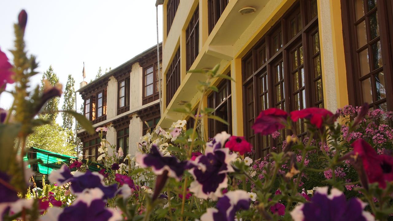 Hotel Asia Leh Bagian luar foto